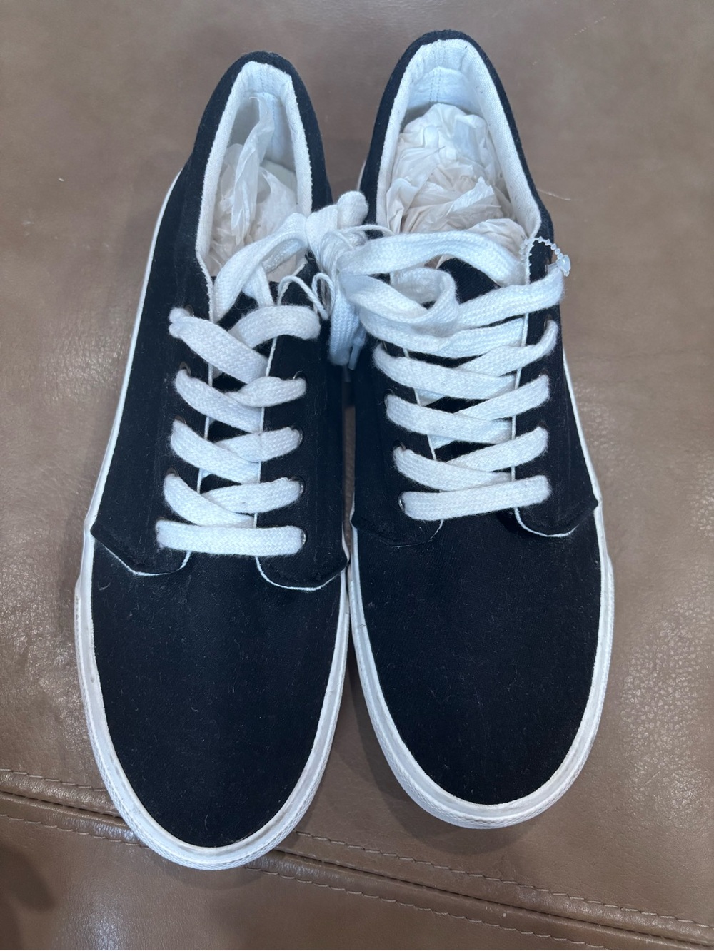 American Eagle Outfitters Black and White Low-Top Canvas Sneakers